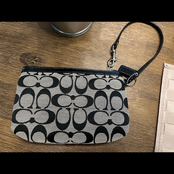 Coach canvas wristlet classic - Picture 2 of 5